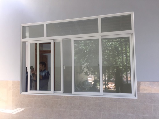 Cửa sổ nhôm kính lùa giá rẻ (4)