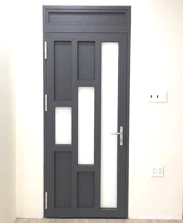 Mẫu cửa đi 1 cánh nhôm xingfa màu đen có ô kính