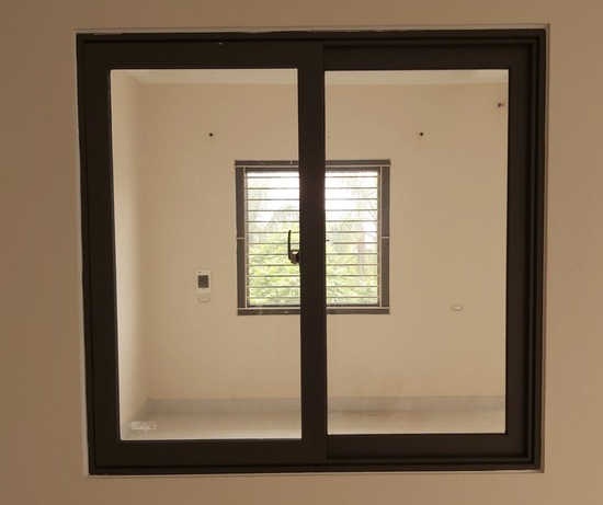 Cửa sổ kính lùa không có ô thoáng màu đen