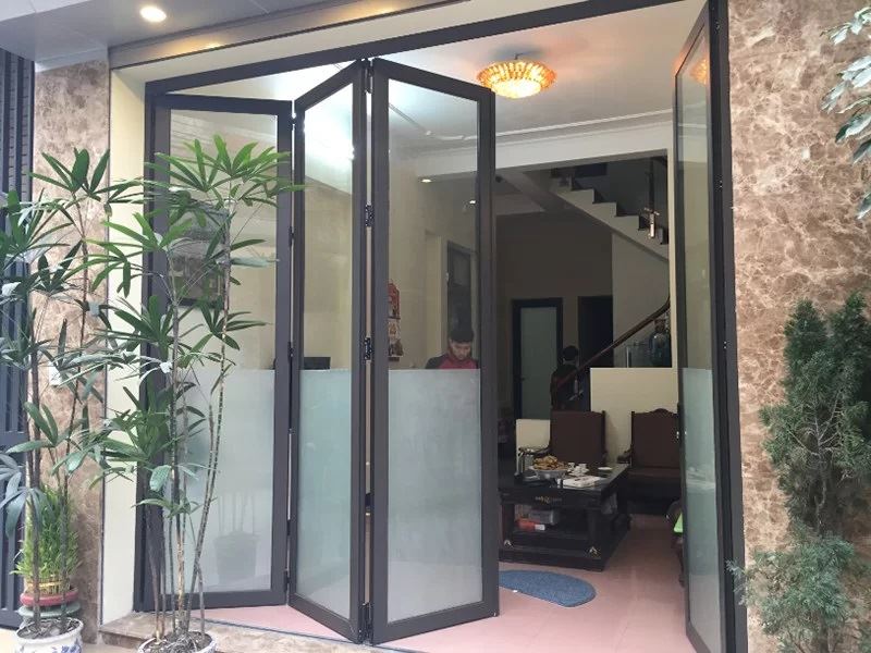 Mẫu cửa đi mở xếp trượt gấp 4 cánh (4)