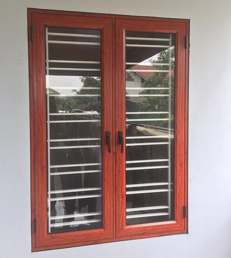 Mẫu cửa sổ nhôm giả gỗ đẹp  2 cánh kính cường lực