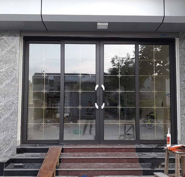 Mẫu cửa lùa nhôm kính đẹp 4 cánh lắp đặt cửa chính