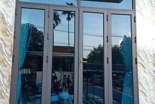 Giải đáp thắc mắc: Bộ cửa nhôm kính 4 cánh giá bao nhiêu?
