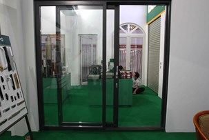 Lắp đặt cửa kính trượt ngang