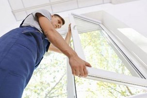 Cửa nhôm kính bị kêu và cách khắc phục tại nhà hiệu quả